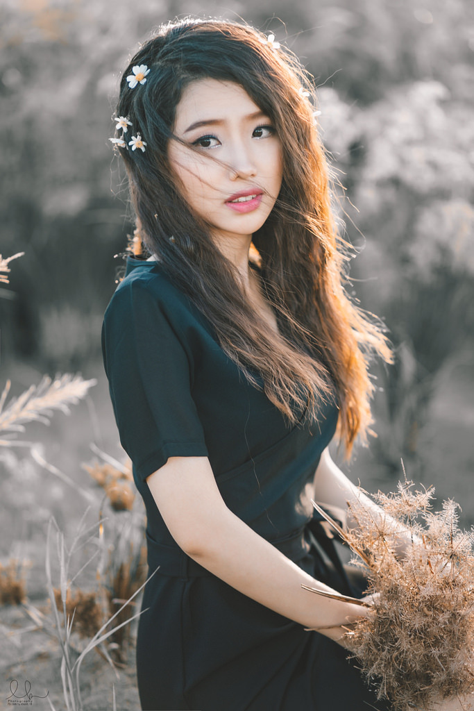 军人边走边吮她的花蒂